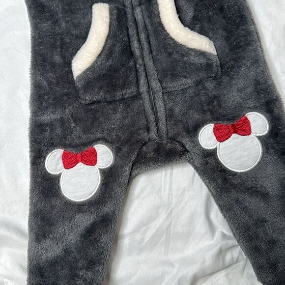 Disney Minnie Mouse Fuzzy Jumpsuit. Size 6/9 Months. - Picture 3 of 9